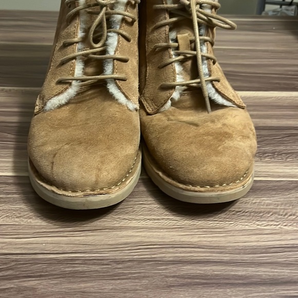 UGG QUINCY SUEDE LACE UP SHEEPSKIN LINED BOOTS - Picture 9 of 12